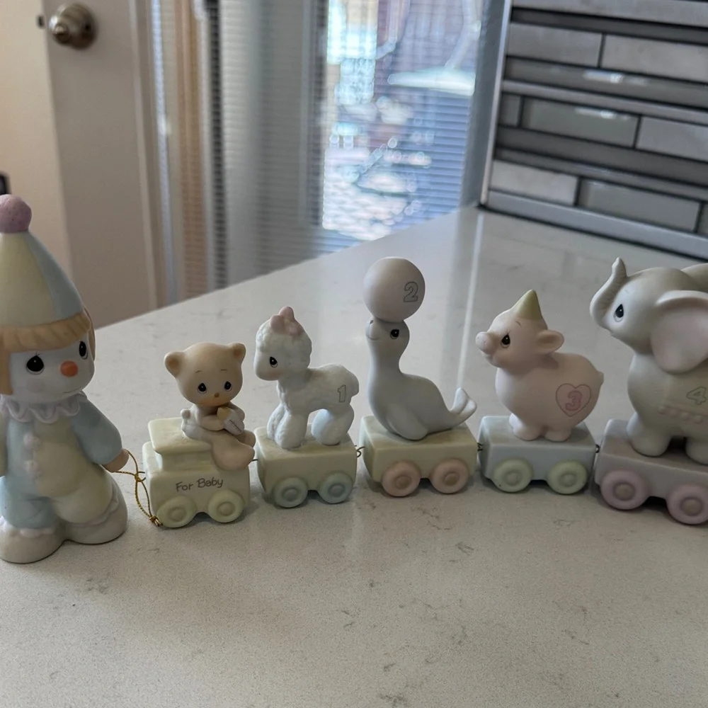Precious Moments Pastel Animal Parade Shelf Decor